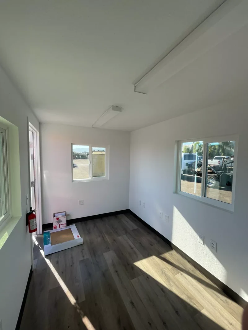 20 foot office in refurbished shipping container - Image 3