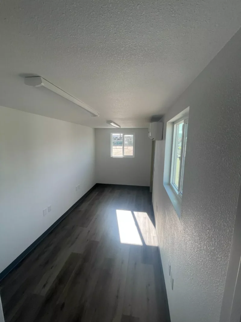 20 foot office in refurbished shipping container - Image 6
